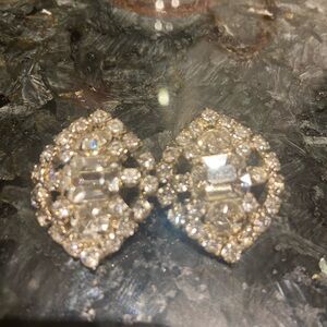 WEISS Vintage Elegant clip Earrings from 1940,s excellent condition! Beautiful